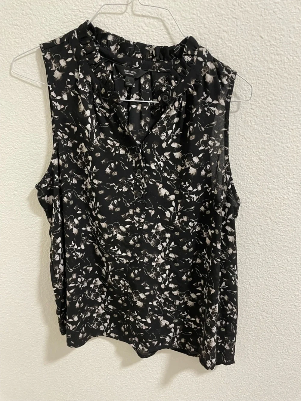 Simply Vera Vera Wang Black Sleeveless Floral Blouse